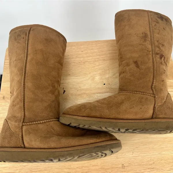 UGG Brown Suede Boots with Shearling Lining - Image 10