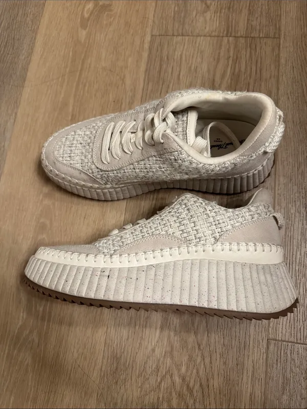 Universal Threads Neutral Woven Lace-Up Sneakers - Image 4