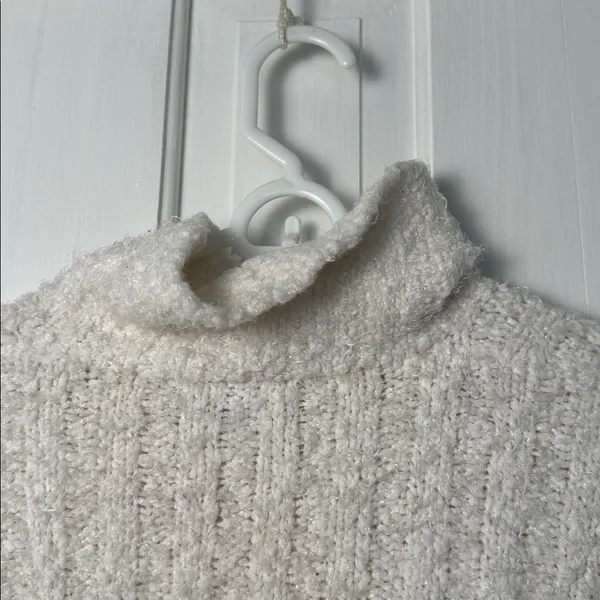 Columbia White Knit Womens Sweater Size Medium High neck Tank Built - Image 3