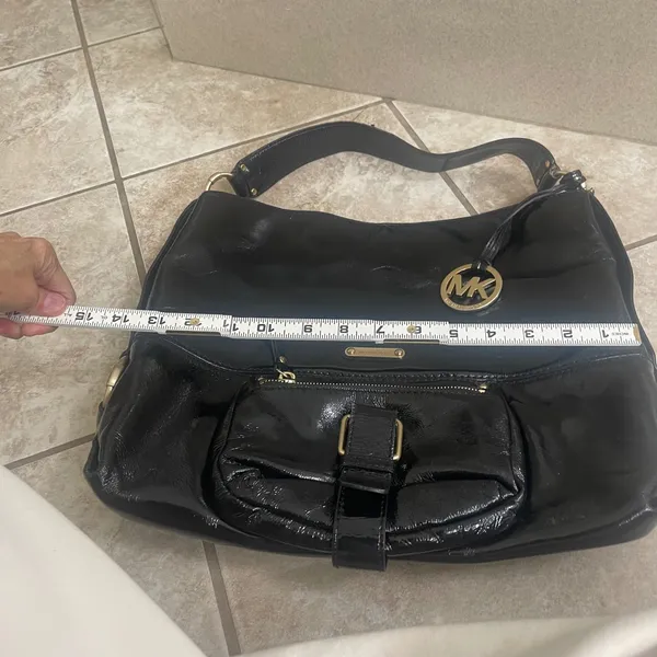 Michael Kors Black‎ Patent Leather Shoulder Bag Gold MK Charm Hobo Large EUC - Image 5