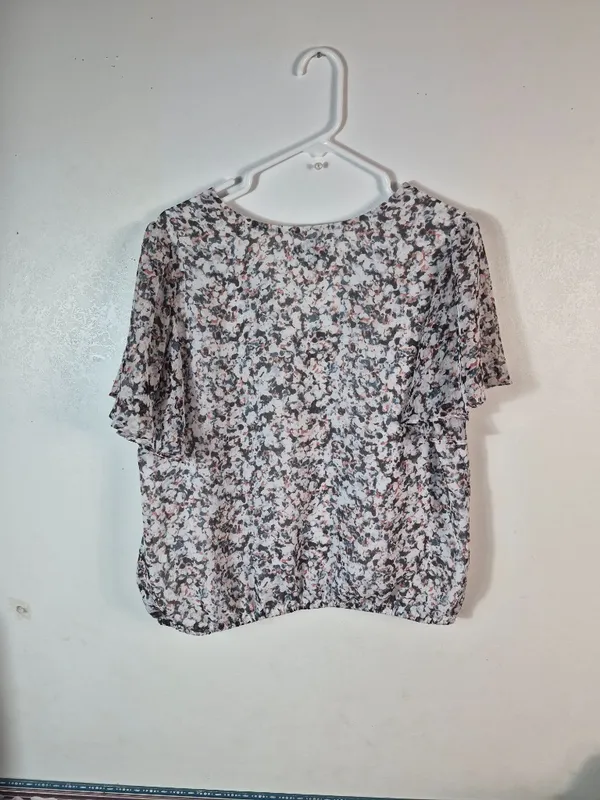 Express Floral Print Short Sleeve Blouse - Image 8