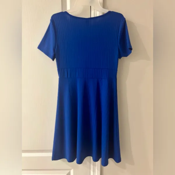 NWT Women’s Royal Blue V-Neck Dress Size Medium - Image 4