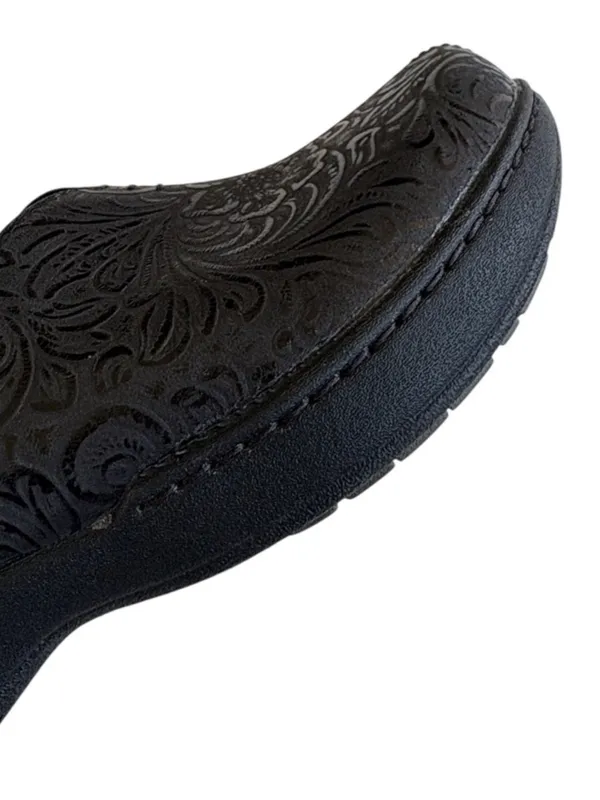 EUC Dansko Leather Embossed clogs Black Size 8 - Image 4
