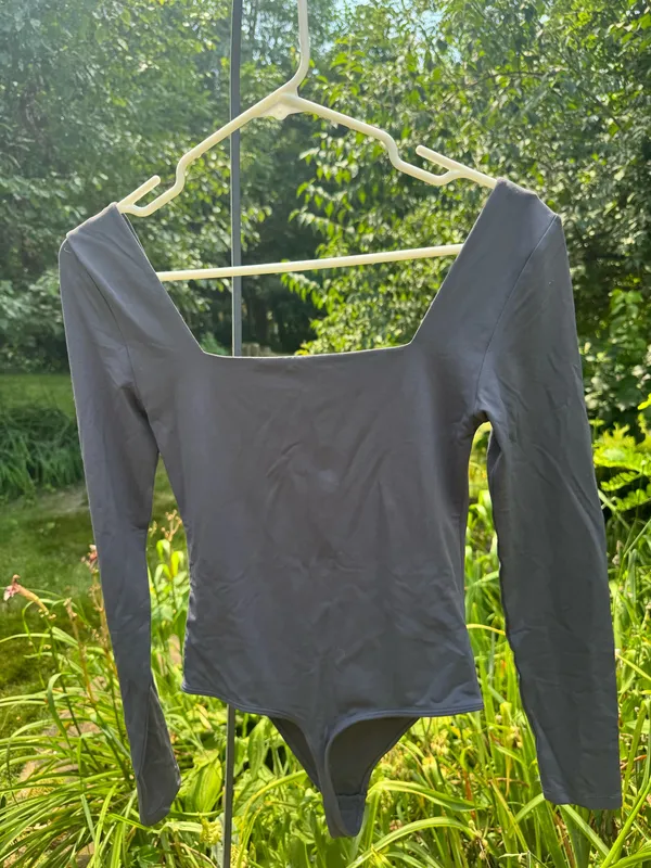 Aritzia Babaton Long Sleeve Square Neck Bodysuit - Image 4