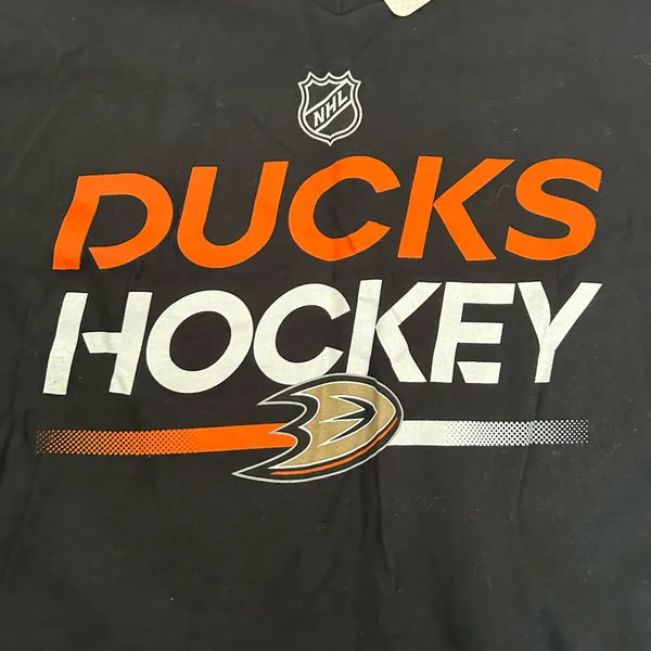 Anaheim‎ Ducks Hockey T-Shirt medium - Image 2