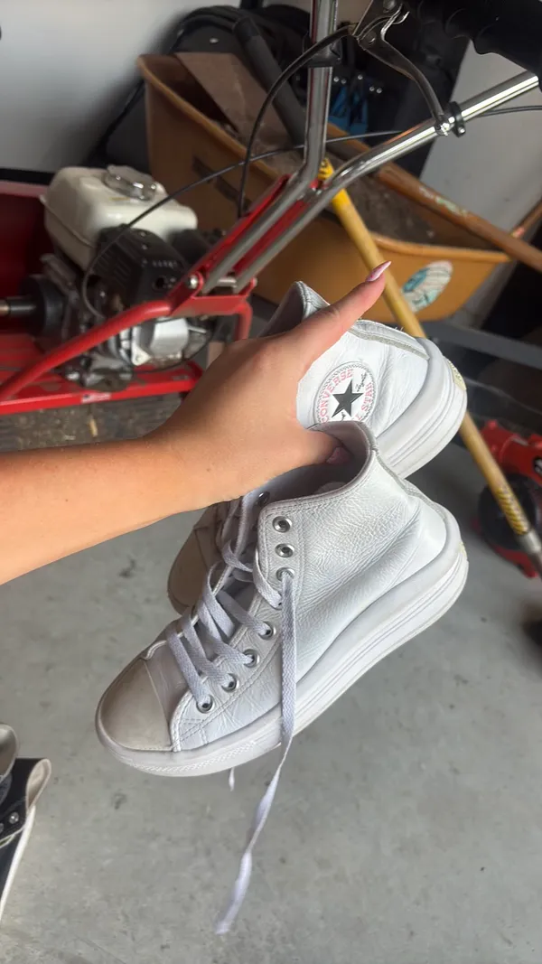 3 pairs of converse shoes - Image 5