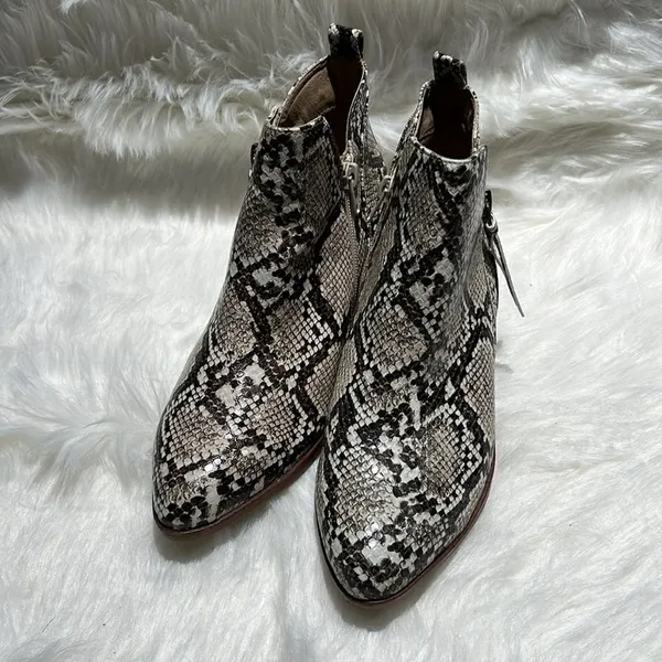 MIA Snakeskin Pointed Toe Short Heel Ankle Bootie‎ Boots Size 8. B67 - Image 5