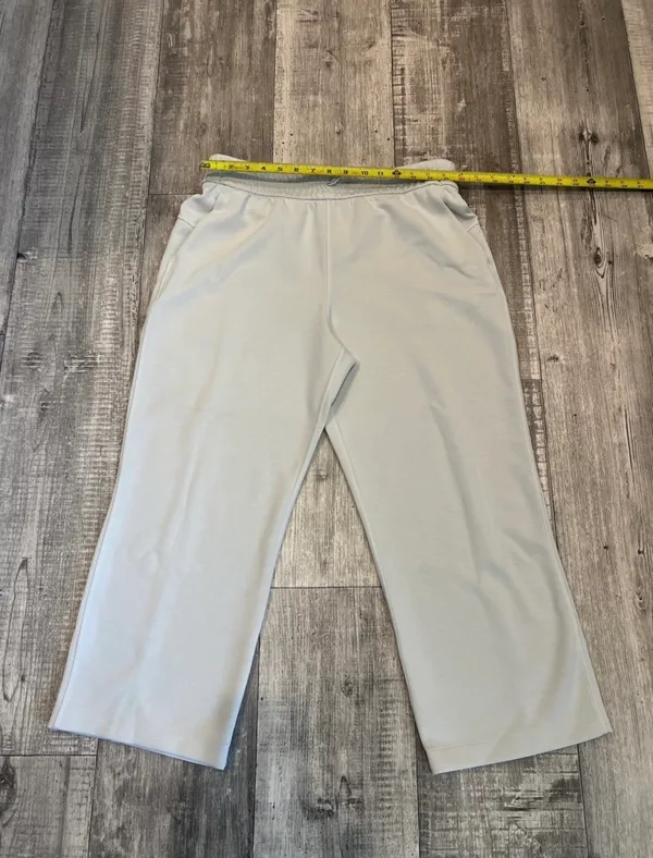 Lululemon Softstreme Cropped Pant Size 10 - Image 2