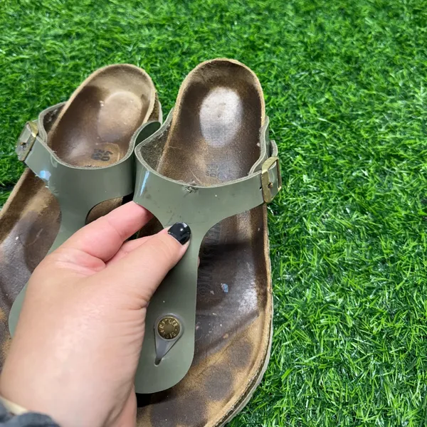 Birkenstock Gizeh Patent Khaki Sandals - Image 2