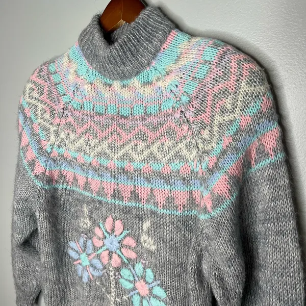 VINTAGE Gray pullover floral flower embroidered mock neck sweater wool medium - Image 3