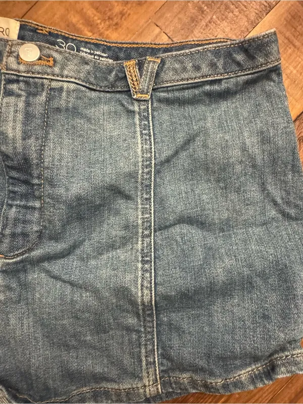 PILCRO Low Rise Shorty Shorts - Image 3