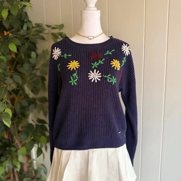U.S Polo Embroidered Flowers Navy Blue Sweater Women's Crew Neck Size Xs - Image 4