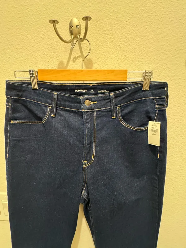 Old Navy Women's Navy High Rise Wow Straight Jeans - Image 2