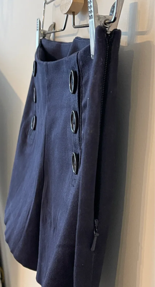 Tory Burch High-Waisted Navy Blue shorts - Image 9