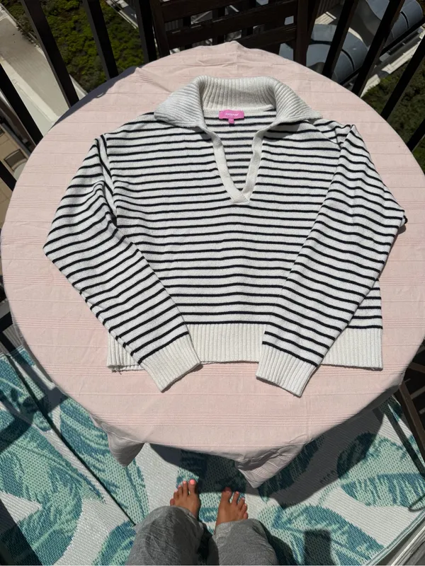 Edikted Cream and Black Striped V-Neck Cropped Sweater - Image 2