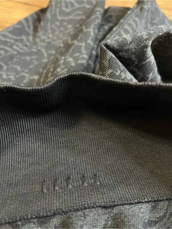 Gymshark Adapt Camo Seamless Scrunch Biker Shorts Black Gray XL - Image 3
