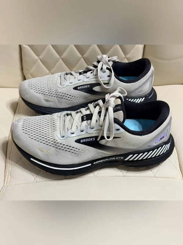 Brooks Adrenaline GTS 23 size 8.5 wide with Hoka insoles - Image 13