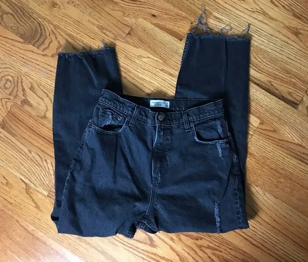 Abercrombie 90’s Straight Black Distressed Jeans - Image 2