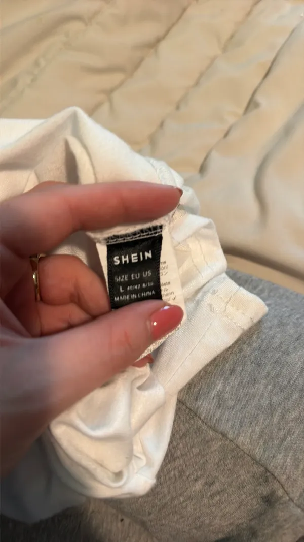 Shein Graphic Tee Oversized - Image 2
