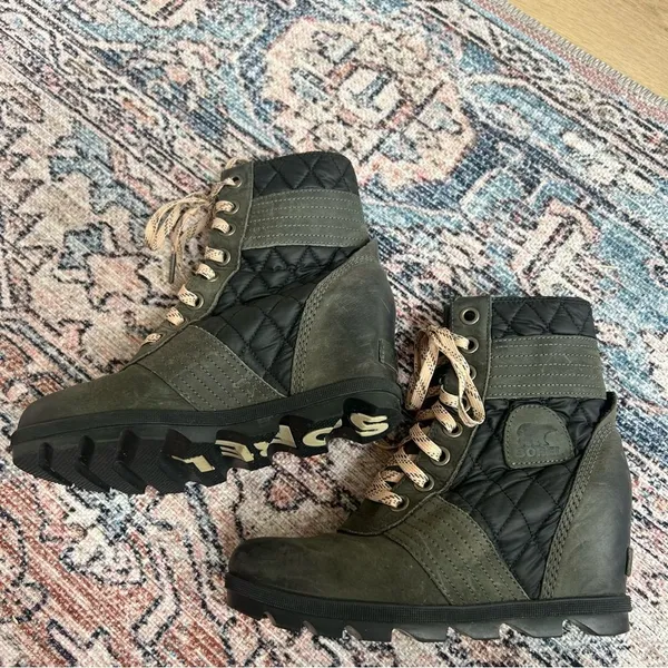 Sorel Lexi Wedge Boot Olive Green and Black Quilted Leather Ankle Boots Size 8 - Image 7