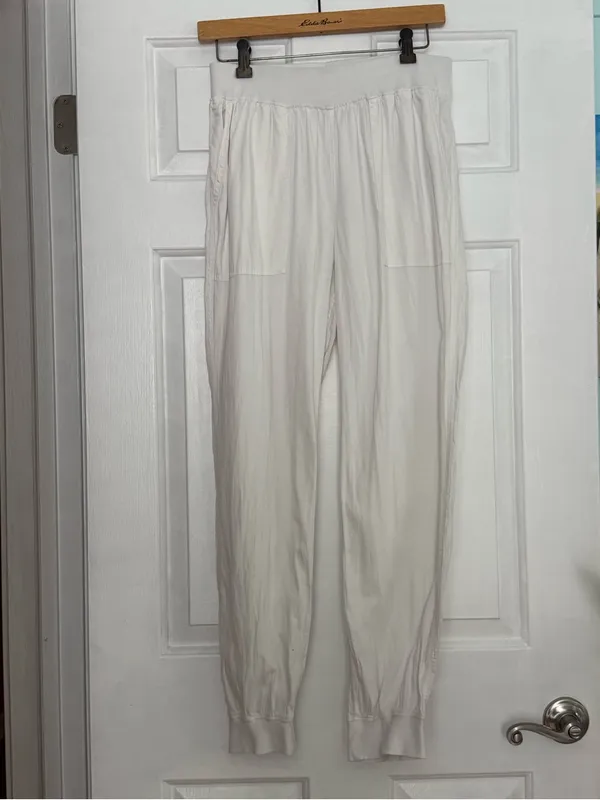 Faherty Arlie Day Joggers in White - Image 2