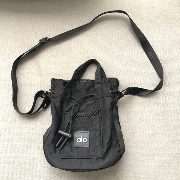 Alo Yoga Cross Body Bucket Bag Black - Image 3