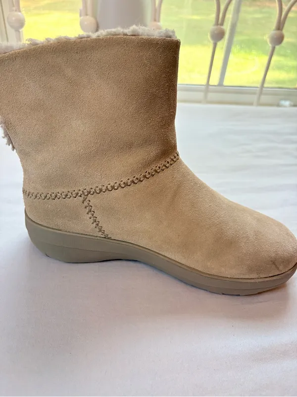 FitFlop Mukluk Shorty III Suede Shearling Boots Desert Taupe Size 9 - Image 8