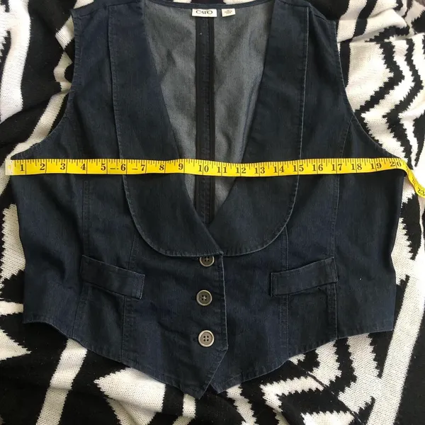 2000s Navy blue mini cropped jean denim vest waistcoat with a deep V-neck large lapel & button front. - Image 3