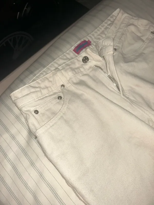 Edikted White Bowknot Jeans  - Image 4