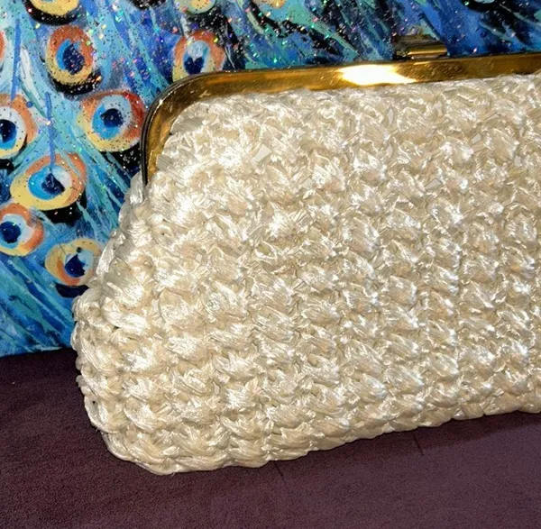 Vintage Elegant Cream Clutch Bag - Image 2