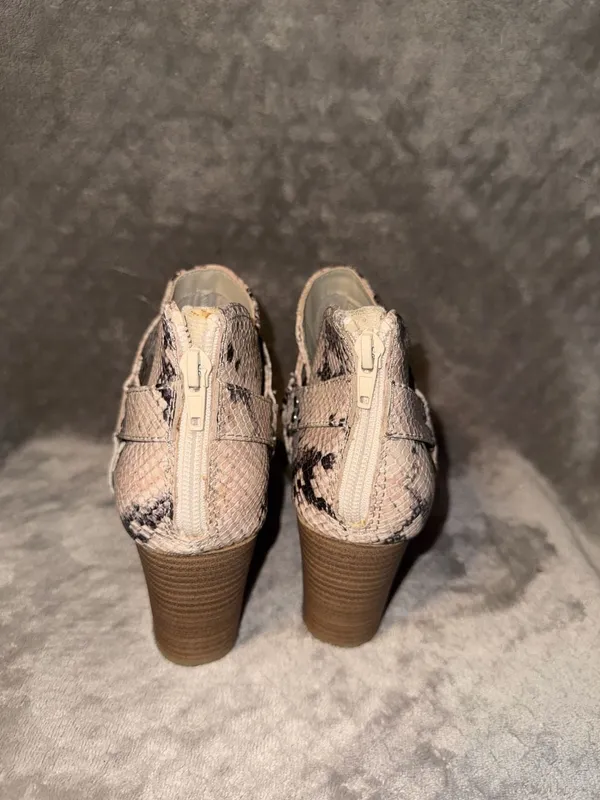 Fergalicious by Fergie Chucky Snake print Women's Ankle Boots Booties Sz 10 - Image 3