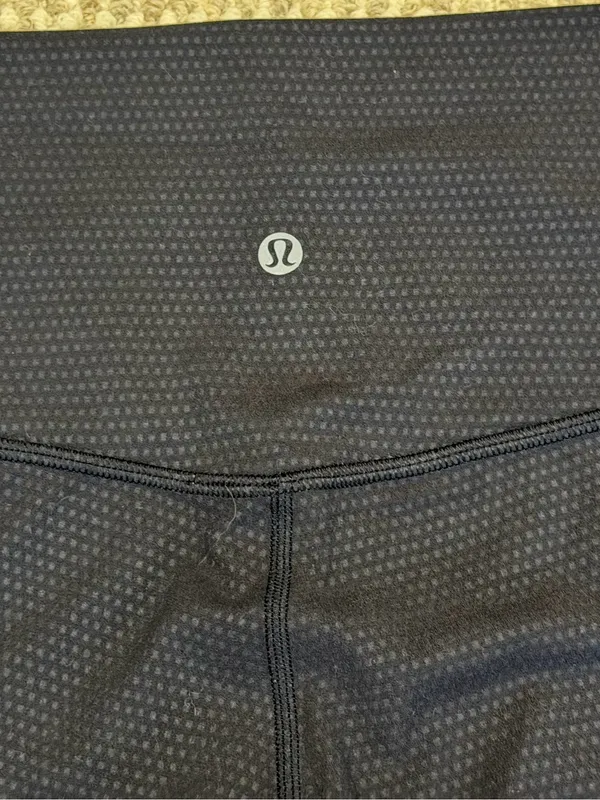 Lululemon Athletic Cropped 3/4 Dot Yoga Leggings Women’s Size 8 Black - Image 2