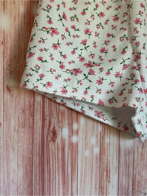 Cha Cha White Daphne Pink Ditsy Floral Print Stretch Lounge Shorts Size M - Image 4