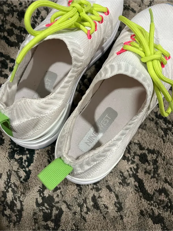 Nine West Knit Sneakers Size 6 - Image 5