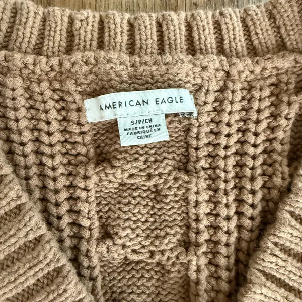 American Eagle Textured Tan V-Neck Cable Knit Sweater Vest Size Small - Image 2