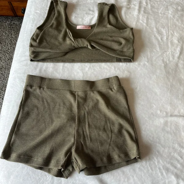 NEW Amable Women's Olive Green Set Medium - Image 5