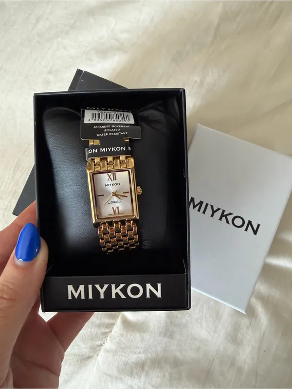 New gold watch - Image 2