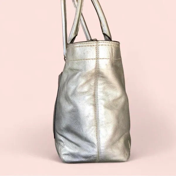 Coach Handbag Purse No# H0982-F14384 Silver metallic Bright colored inside - Image 4