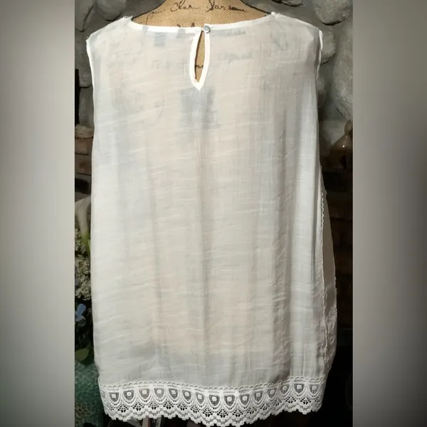 Zac & Rachel Woman 2X Elegant White Lace Trim Women's Top - Image 4