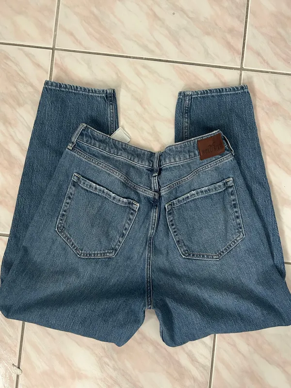 Hollister Ultra High-Rise Mom Jeans - Size 8 / 29R - Image 3