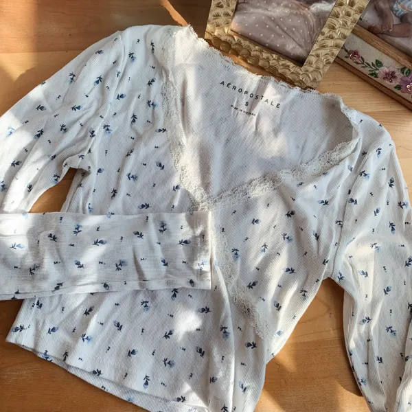 Aeropostale White Floral Lace Ribbed Long Sleeve Top - Image 2