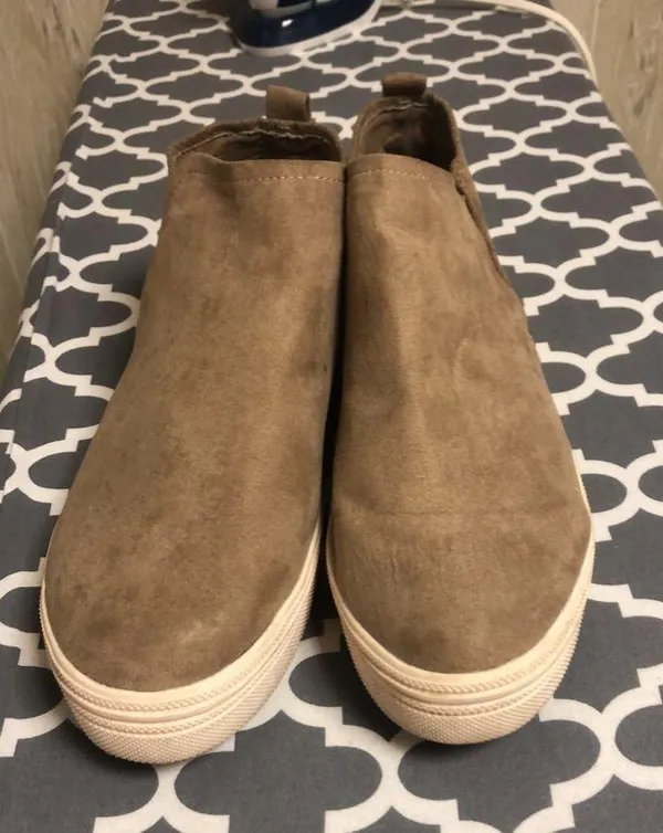 Tan Sneakers Size 12 - Image 2