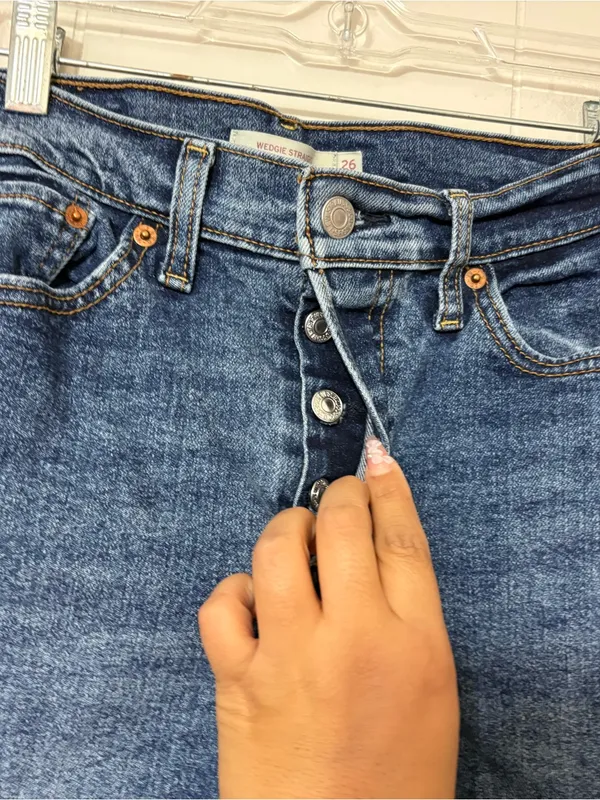 Levi’s Wedgie Straight Jeans Womens 26 High Rise Distressed Raw Hem Blue - Image 4