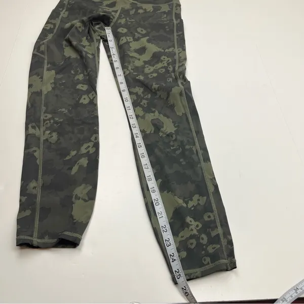 Vuori Stride Pocket Leggings‎ Size Small Green Camo Women’s High Waist VW429 - Image 6