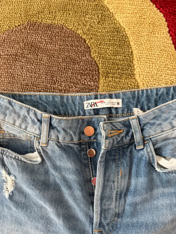 Zara Women High Rise Mom Jeans Denim Distressed Frayed Women’s Size 4 Runs Small - Image 3
