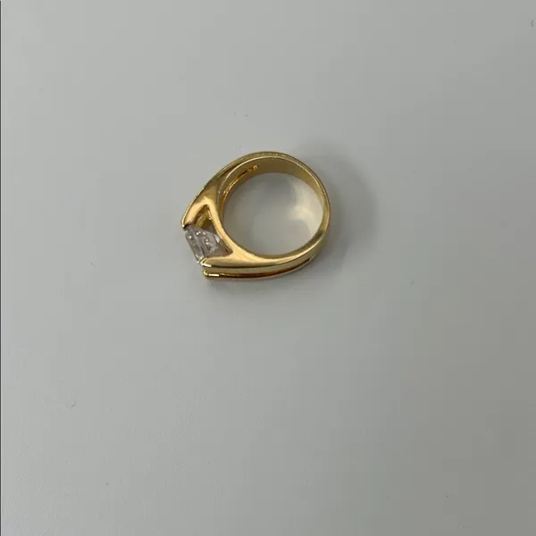Fashion Jewelry Gold Ring with Sparkling Gem - Image 9