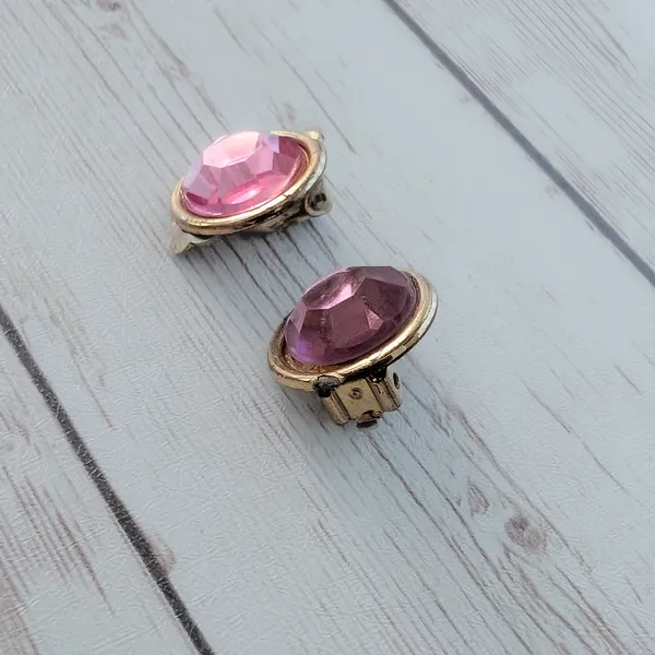 Vintage Clip On Earrings Pink & Gold Tone - Condition Issues - Image 4