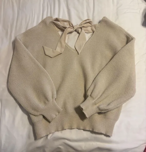 Tan sweater with bow Size M - Image 2