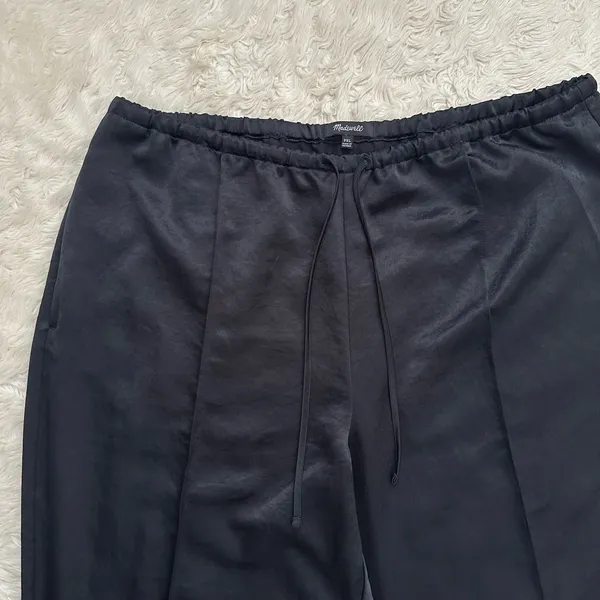 Madewell Pants Petite Pintucked Slim Pull-On Pants in Satin True Black Sz PXL - Image 8