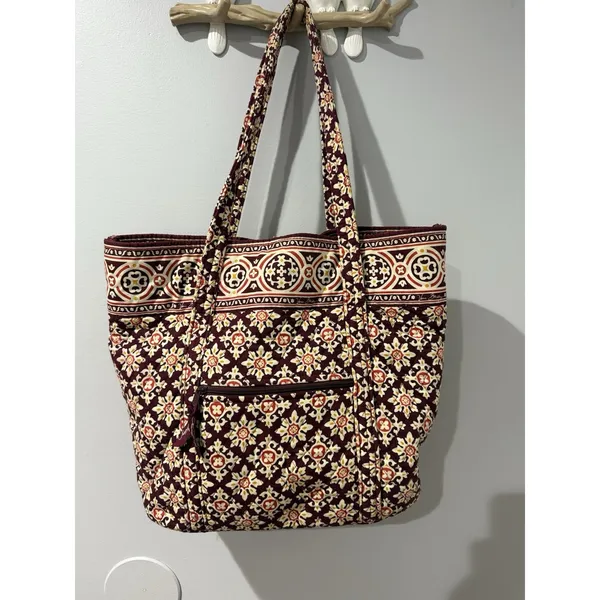 Vera Bradley Retired Medallion Shoulder Tote Burgundy Lunch Bag‎ Wristlet - Image 4